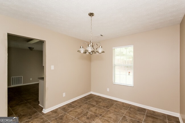 Building Photo - 640 Windchase Pl