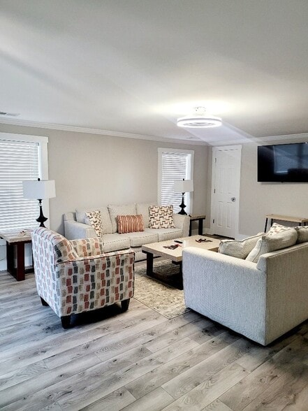 Building Photo - 1004 Pine St