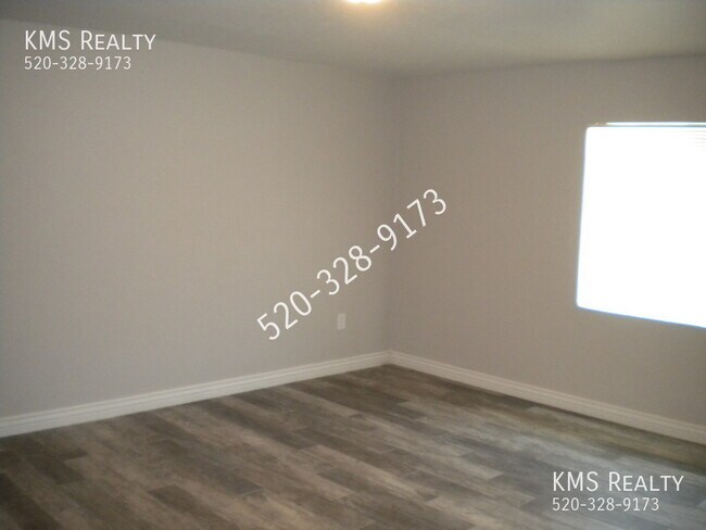 Building Photo - 2321 S Layton Pl