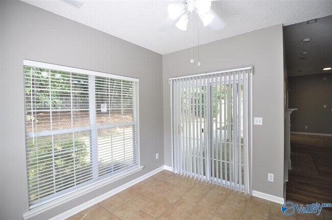 Building Photo - 206 Horseshoe Bend N