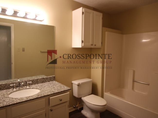 Building Photo - 2 Bedroom 2.5 Bath Townhome, Tyler TX!