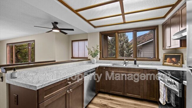 Building Photo - 1001 Walz Ave