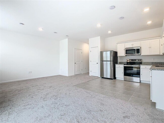 Building Photo - 3270 Vesara Dr