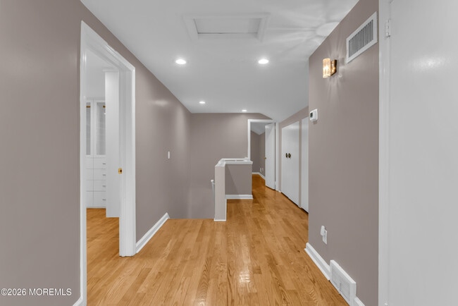 Building Photo - 17 Hilltop Terrace N