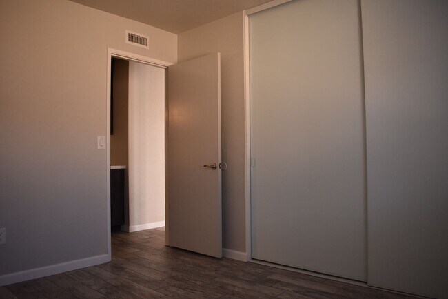 Building Photo - Beautiful 3 bedroom 2 bath Santee Home!