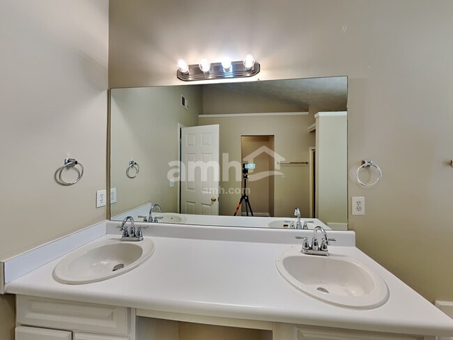 Building Photo - 1626 Sparrow Wood Ln SW