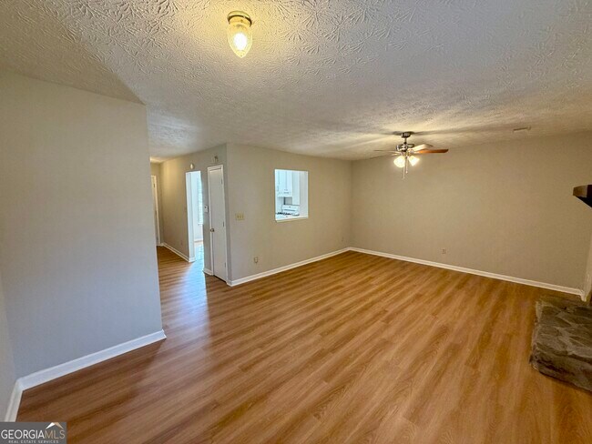 Building Photo - 8515 Pineland Dr