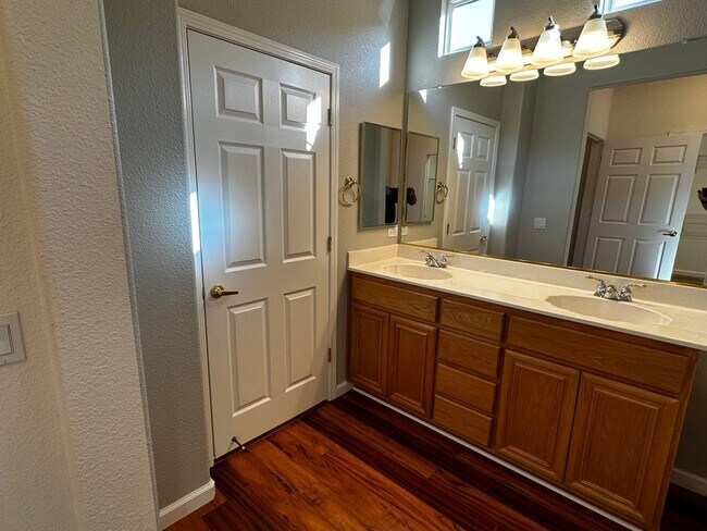 Building Photo - Wonderful Location within Summerset 4, a 5...
