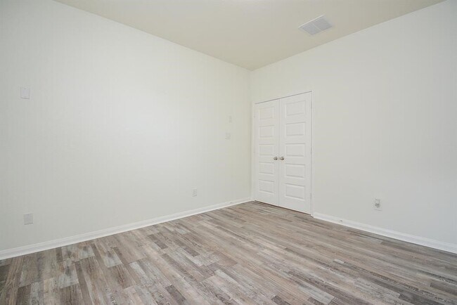 Building Photo - 22211 Weller Oaks Dr