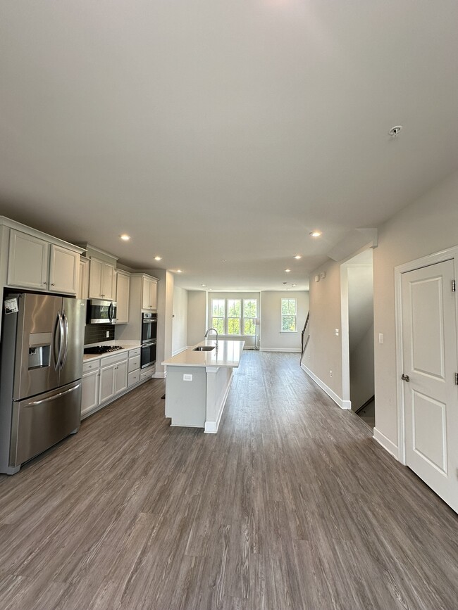 Building Photo - 131 Albany Pl