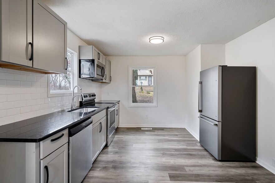 Building Photo - 724 Sylvan