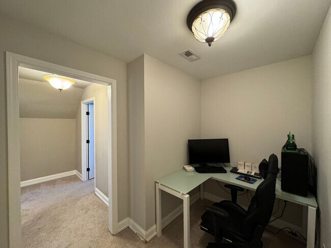Building Photo - 304 Boulder Dr