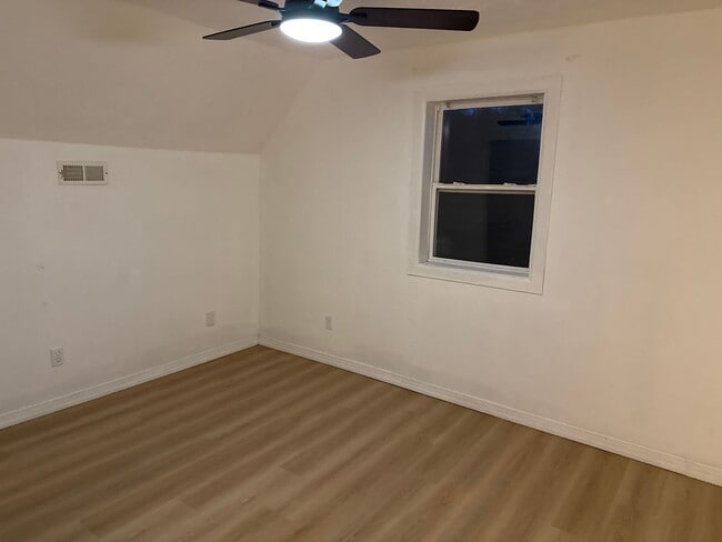 Building Photo - 1145 W Calhoun Ave