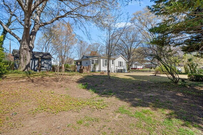 Building Photo - 1337 N Rhyne St
