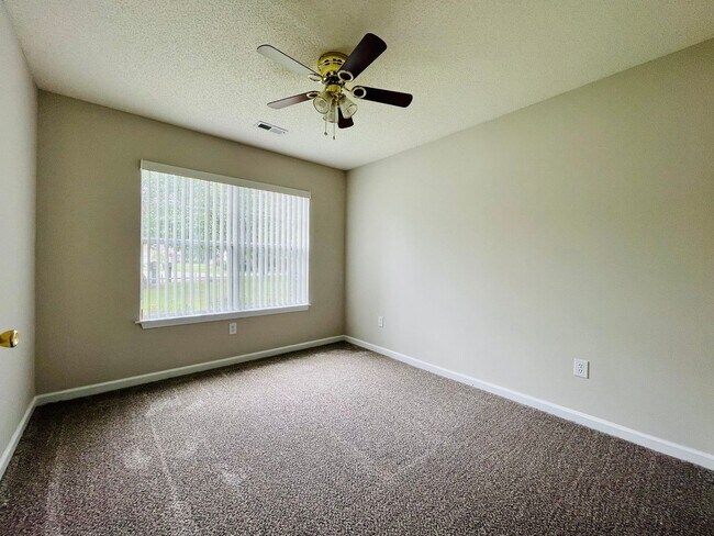 Building Photo - Fenced in Yard AND shed! ADORABLE 3 Bedroom Home with Garage - GREAT Conway location!