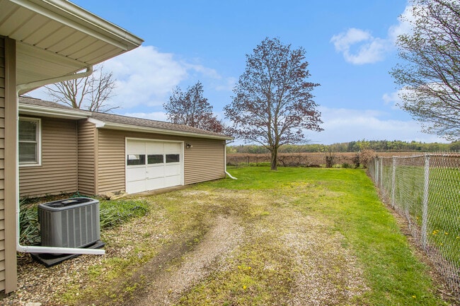 Building Photo - 11720 Portage Rd