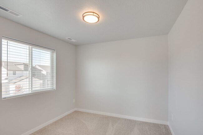 Building Photo - This gorgeous 3 bedroom, 2.5 bath townhome is 1440 square feet of HOME!