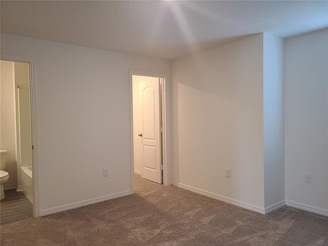 Building Photo - Beautiful 2-Bedroom Townhouse in Tampa | Brand New Paint & Vinyl Floors!