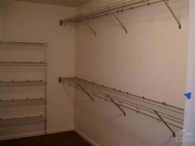 Building Photo - 2 story townhome close to trails!