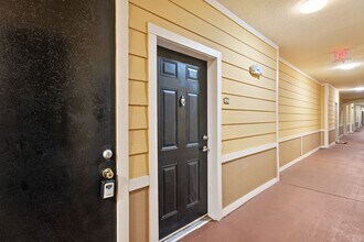 Building Photo - Gated Community!