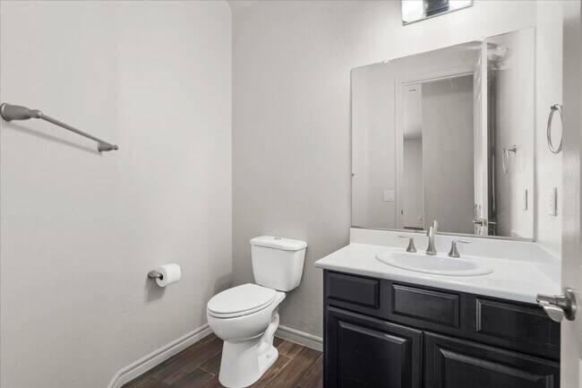 Building Photo - Fabulous Home with NexGen Sutie!