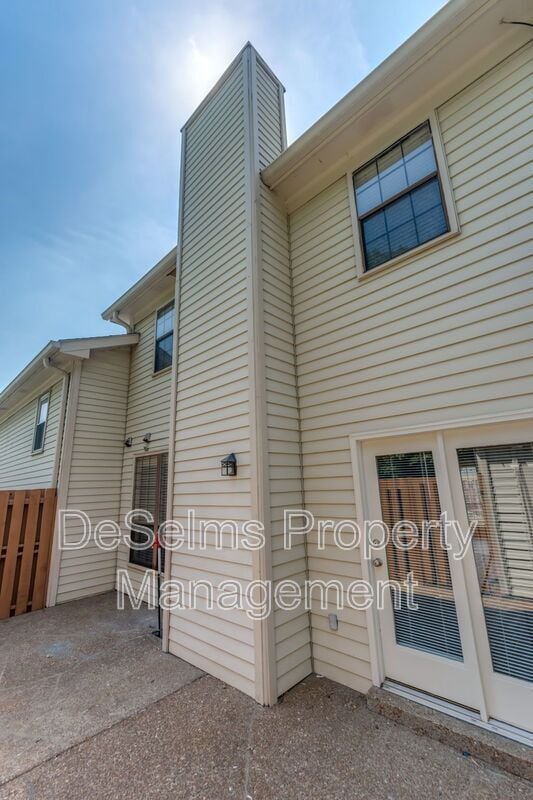 Primary Photo - 1122 Brentwood Pointe