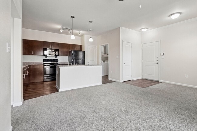 Primary Photo - Silverado Apartments