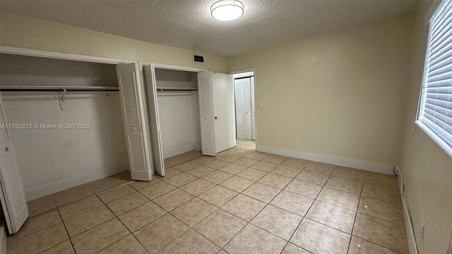 Building Photo - 380 E 35th St