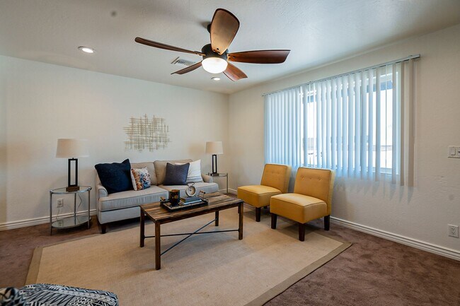 Building Photo - Scottsdale Home that has everything you need!