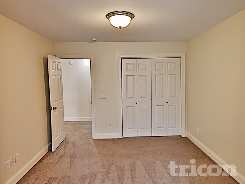 Building Photo - 1705 Walden Ct