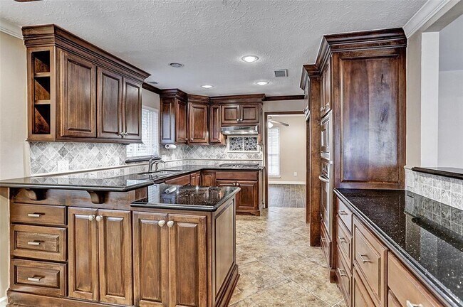 Building Photo - 6031 Cerritos Dr