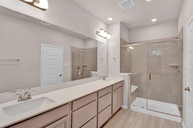 Building Photo - 16012 Oregon Oak Dr