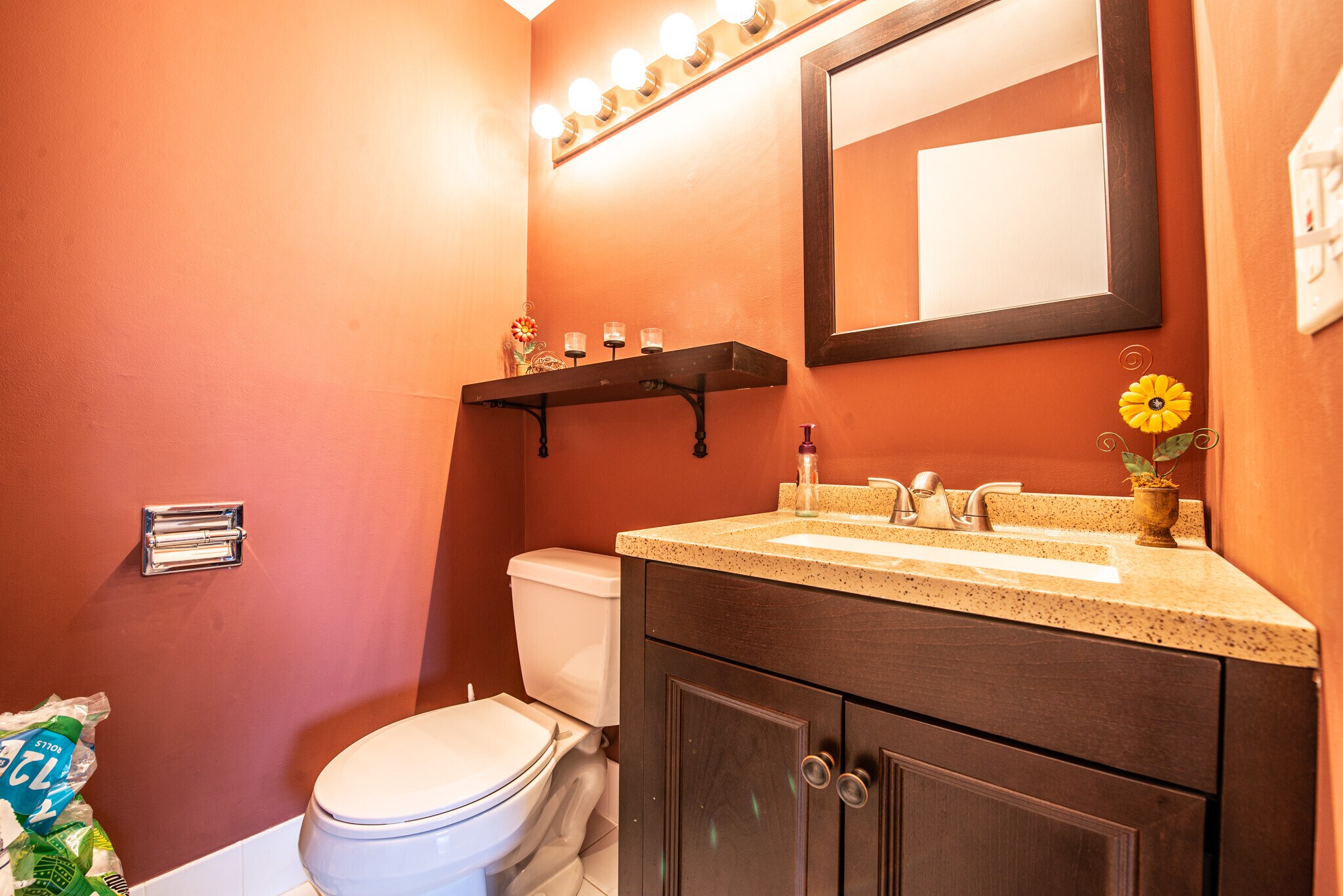 Building Photo - 5525 N Chester Ave