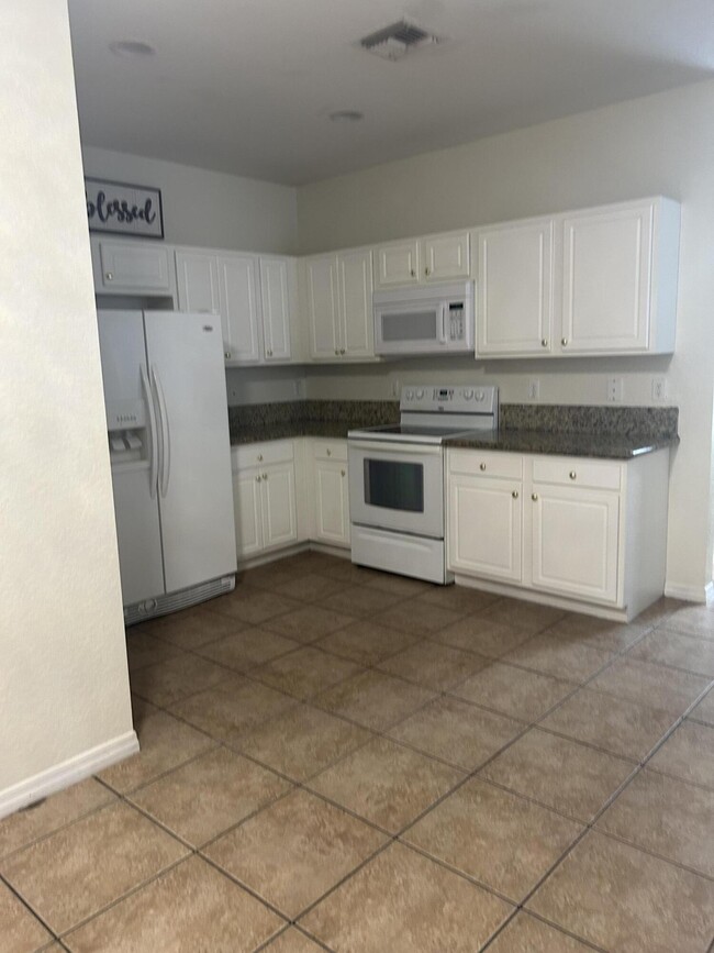 Building Photo - 9426 Windrift Cir