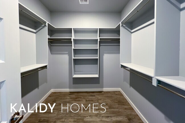 Building Photo - 213 Olde Ml Ct