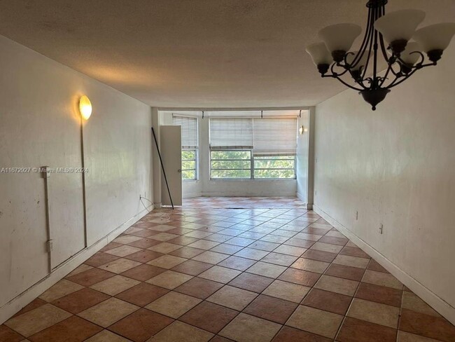 Building Photo - 1 bedroom in North miami FL 33179