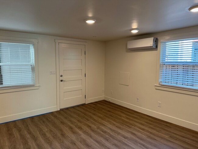 Building Photo - 305 U St