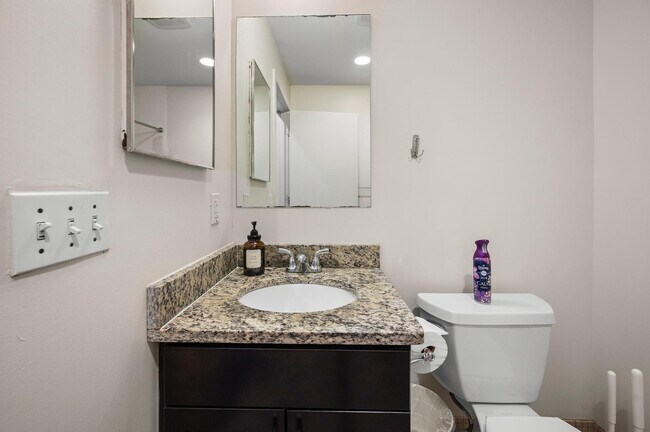 Building Photo - 160 E Berkeley St