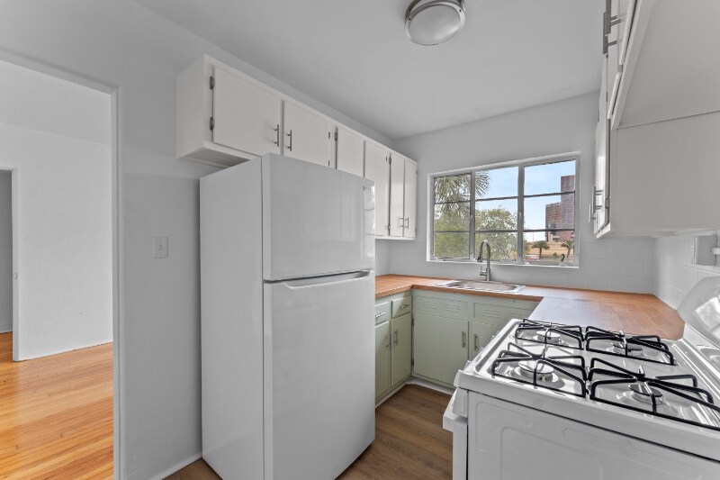 Building Photo - 306 Lakeview St