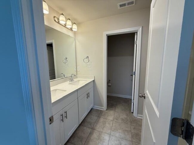 Building Photo - 212 Brook Farm Ln