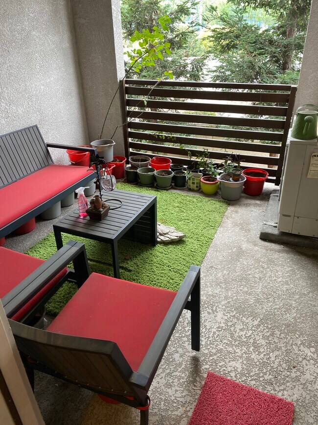 Building Photo - 1150 Karby Ter