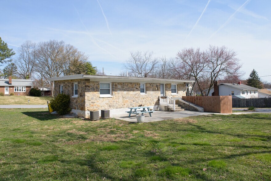 Private entrance, yard, patio, paved off-street parking - 1429 Virginia Ave