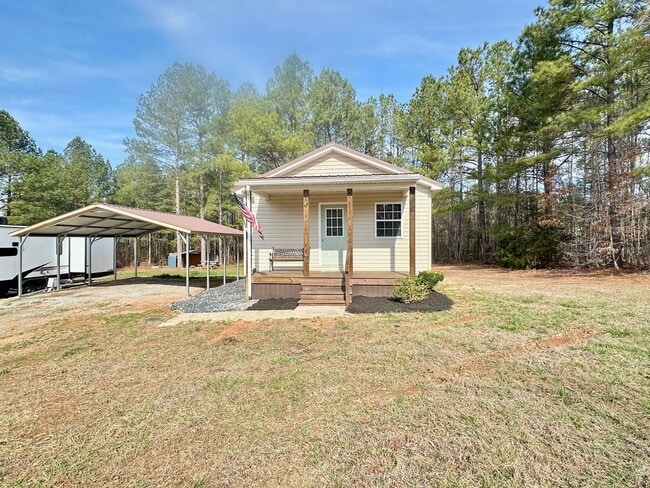 Building Photo - Fully Furnished Studio just off Highway 58