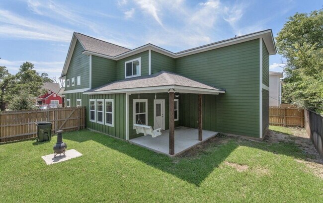 Building Photo - 3209 Link St