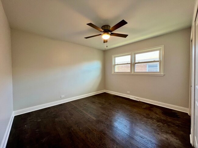 Building Photo - 3335 W Pratt Ave