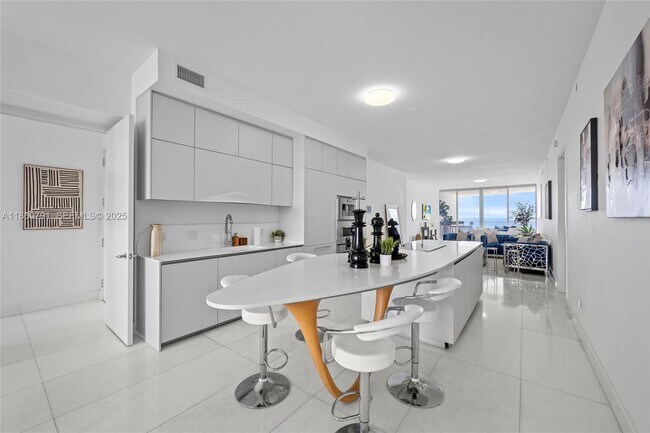 Building Photo - 16901 Collins Ave