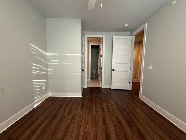 Building Photo - Modern 2 Bedroom Condo in the Heart of Melrose