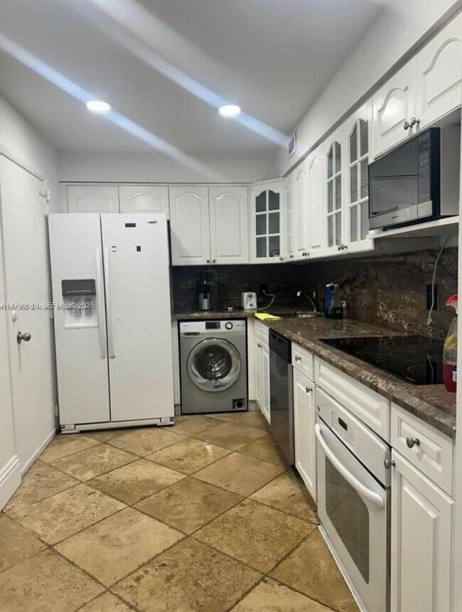 Building Photo - 6770 Indian Creek Dr