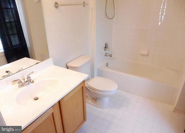 Building Photo - 4807 River Creek Terrace