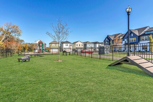 Building Photo - Like-New Modern Townhome Near Dining, Shopping, Trails & Old Hickory Lake